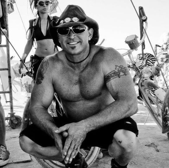 Meet your Posher, Chris - Picture 1 of 1